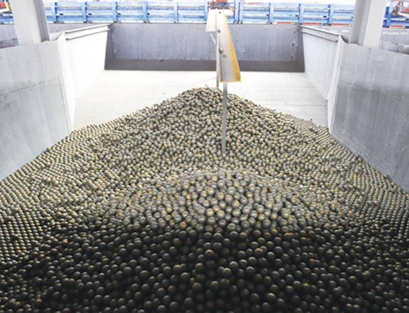 冲击韧性高:冲击韧性大于等于12j/cm2;破碎率低:抗破碎及抗剥碎性能是一般铸造钢球的10倍以上,落球冲击次数20000次以上,实际破碎率不超过1%,接近于无破碎。